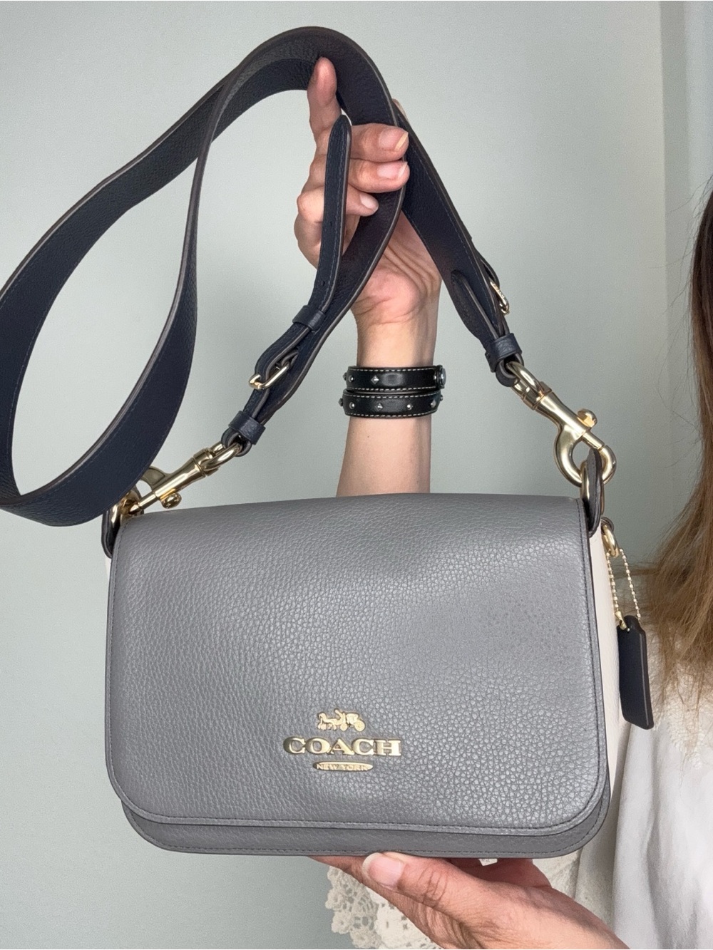 Coach Small Jes Messenger Like New - Picture 5 of 17